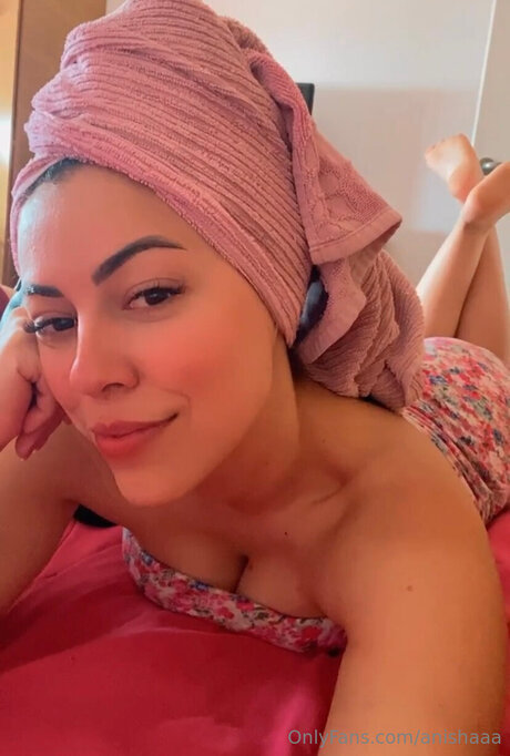 Naken läckt OnlyFans-bild av Anishaaa
