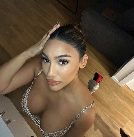 Nahá fotka uniklých OnlyFans od Simmykk