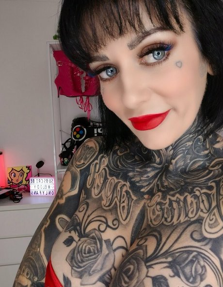 Naakte gelekte OnlyFans-foto van Melodyradfordfree