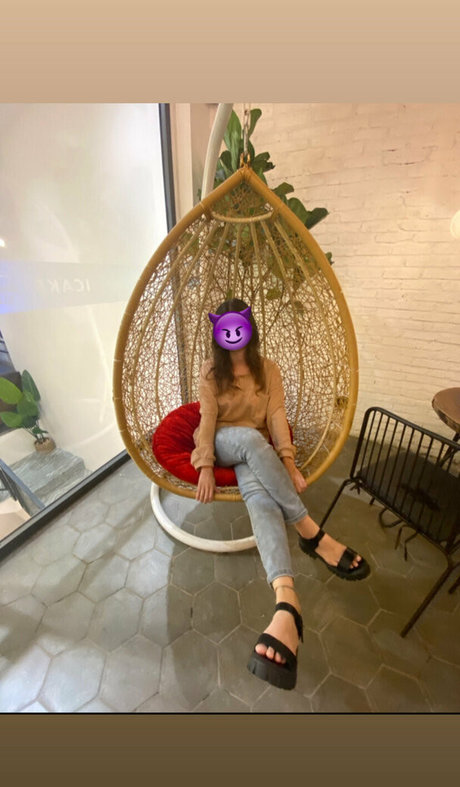 Alaston vuotanut OnlyFans-kuva Feetbecks