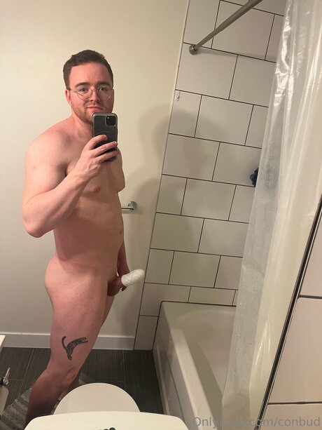 Alaston vuotanut OnlyFans-kuva Conbud
