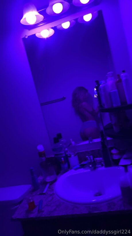 Обнаженная фотография утечки OnlyFans от Daddysgirl5678