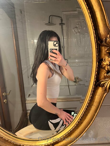 Naken läckt OnlyFans-bild av Violazakaria99