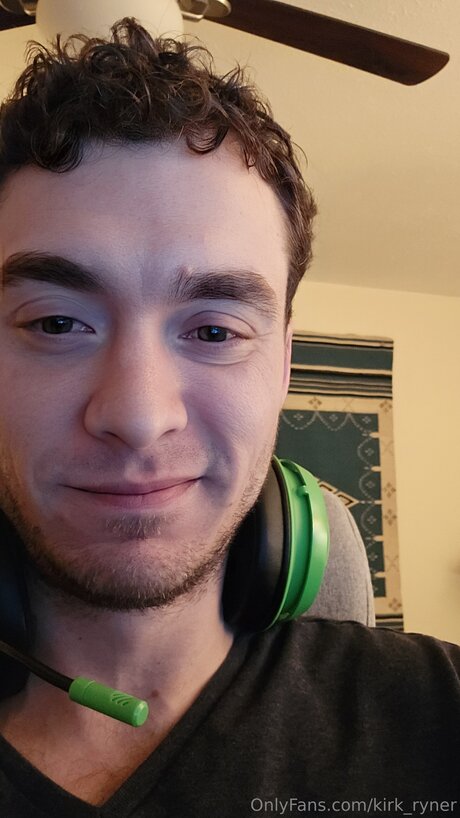 Alaston vuotanut OnlyFans-kuva Kirk Ryner