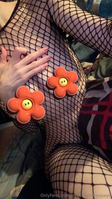 Imjustagirlfreepage