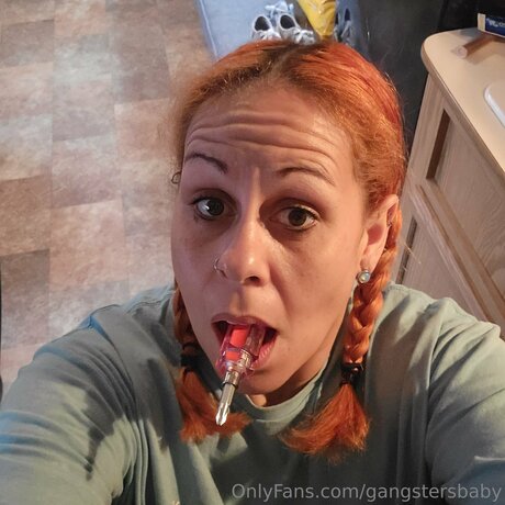 Naken läckt OnlyFans-bild av Gangstersbaby