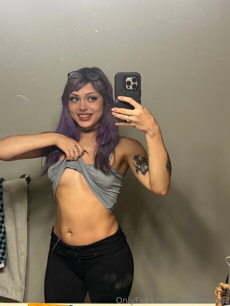 Naken läckt OnlyFans-bild av Violetmeowz