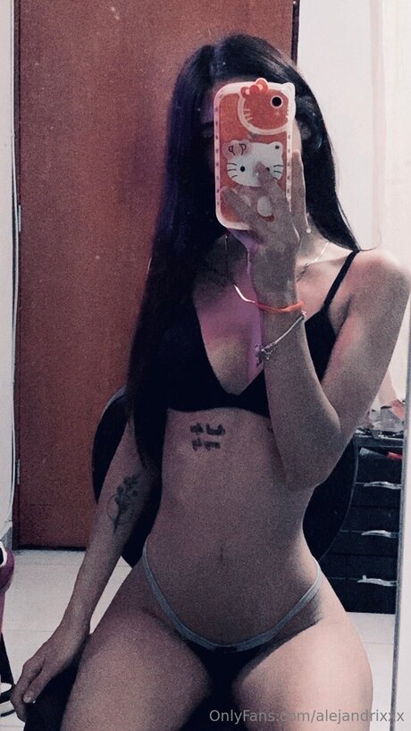 Обнаженная фотография утечки OnlyFans от Alejandrixxx