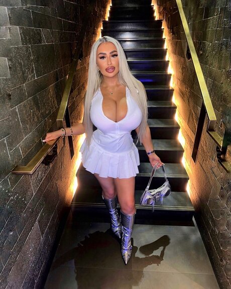 Naken läckt OnlyFans-bild av Dreathefeline