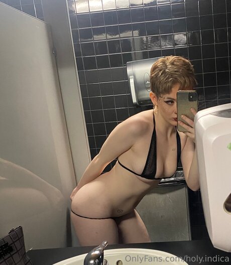 Nagie wyciekłe zdjęcie OnlyFans od Holy Indica