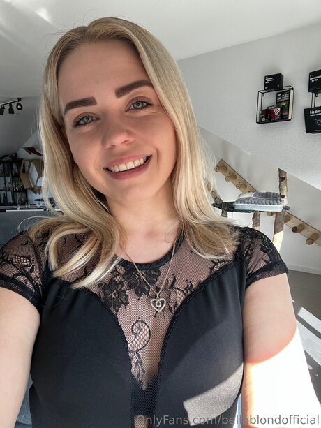 Alaston vuotanut OnlyFans-kuva Bellablondofficial