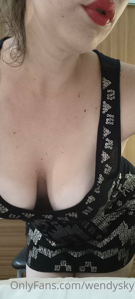 Alaston vuotanut OnlyFans-kuva Wendysky