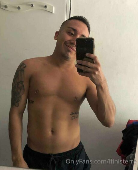 Naken läckt OnlyFans-bild av Lfinisterre