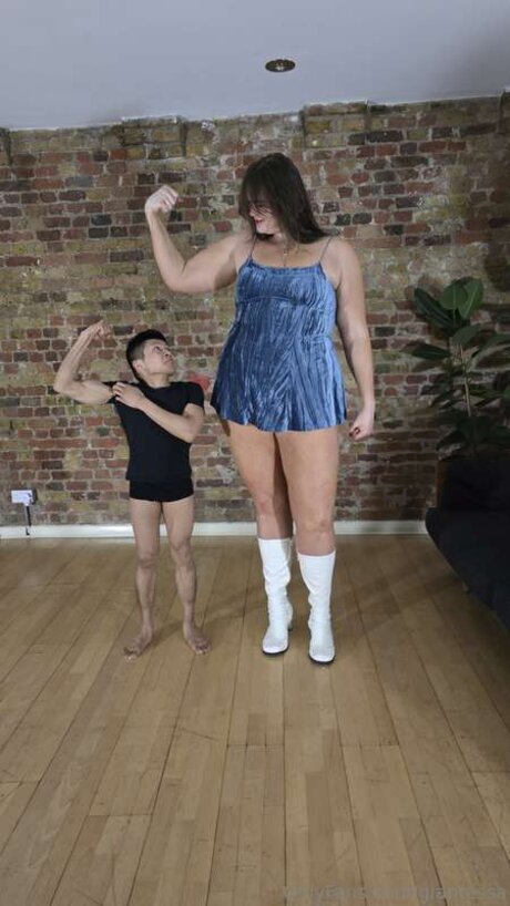 Foto nua vazada do OnlyFans de Giantessa