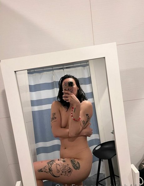 Naken lekkede OnlyFans-bilde av Becca Brown