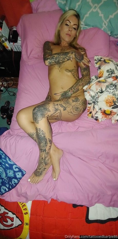 Foto di nudo di fuga di OnlyFans di Tattooedbarbie86