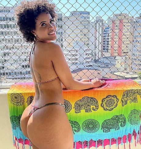 Naakte gelekte OnlyFans-foto van Rayana Cruz
