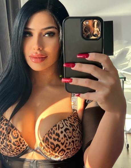 Naken läckt OnlyFans-bild av Jordananajjar