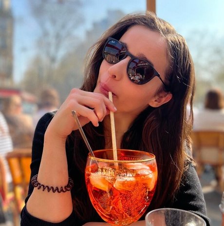 Holly Earl