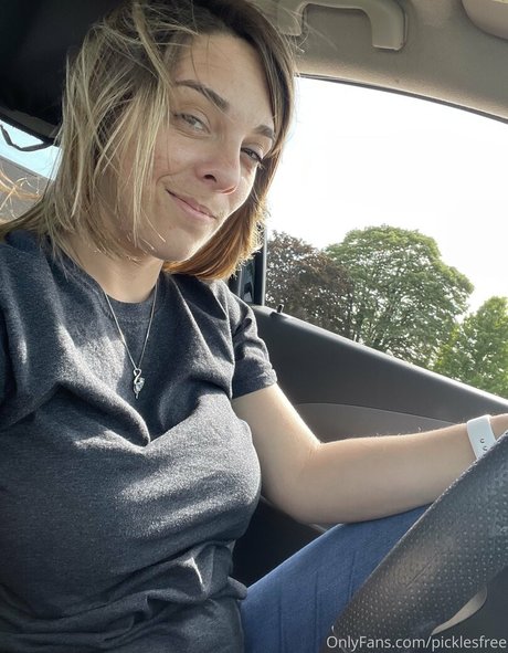 Alasti lekkinud OnlyFans-i pilt Picklesfree
