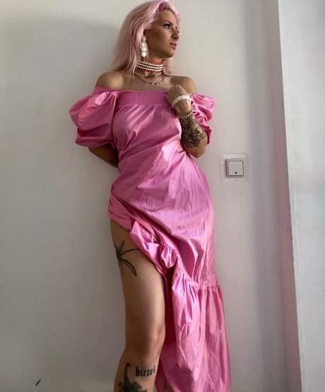 Naken läckt OnlyFans-bild av Pinkarosalina