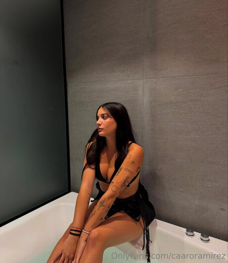 Foto nua vazada do OnlyFans de Itscarohub