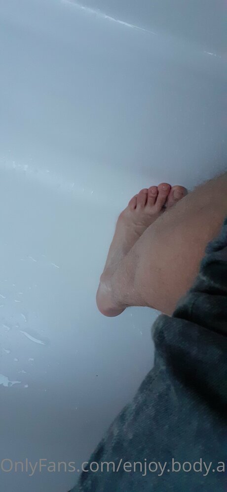 Alaston vuotanut OnlyFans-kuva Enjoy Body And Foot