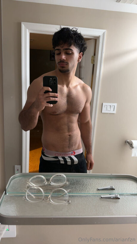 Nacktes geleaktes OnlyFans-Foto von Arianfzn