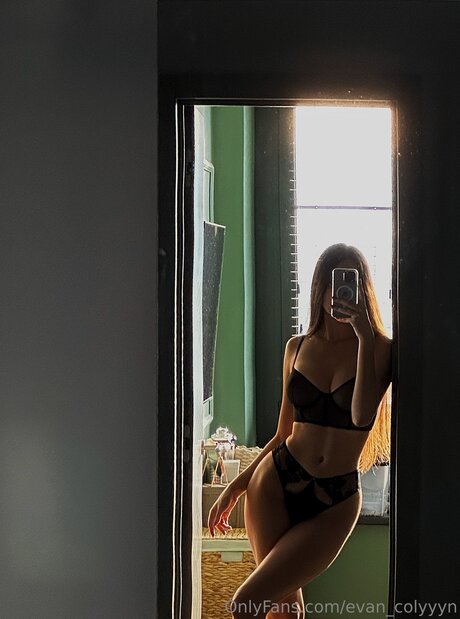 Naken läckt OnlyFans-bild av Evan Colyyyn