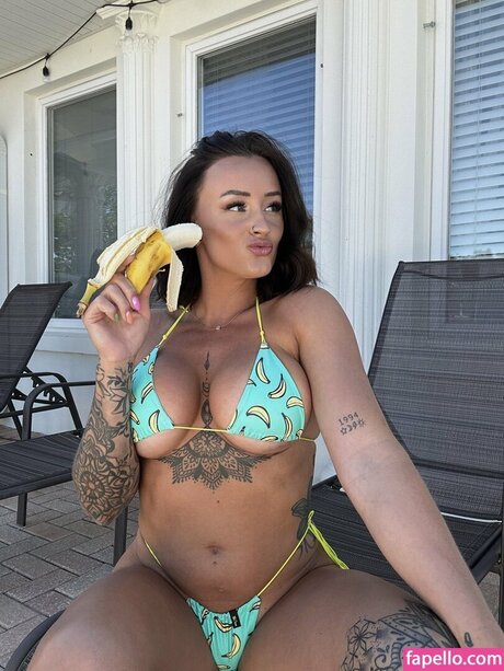 Naken läckt OnlyFans-bild av Tattedlilbfitxoxovip