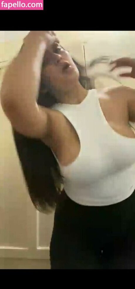 Naken läckt OnlyFans-bild av Days Colina