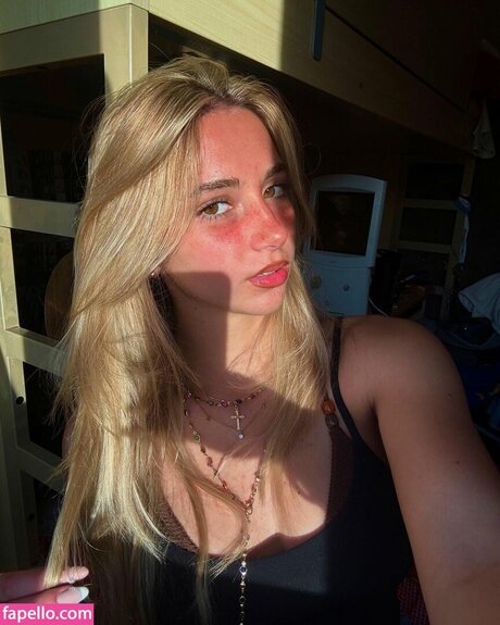 Naken läckt OnlyFans-bild av Iris Vallaranii
