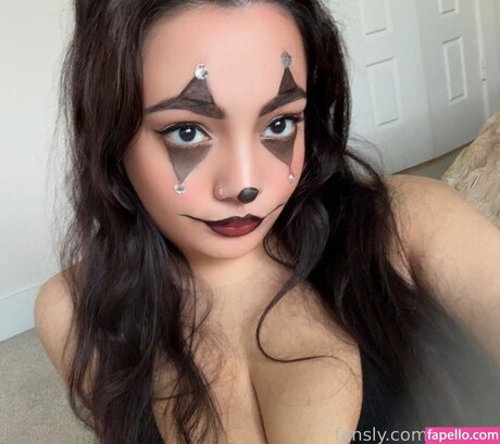Naakte gelekte OnlyFans-foto van Nivibtw