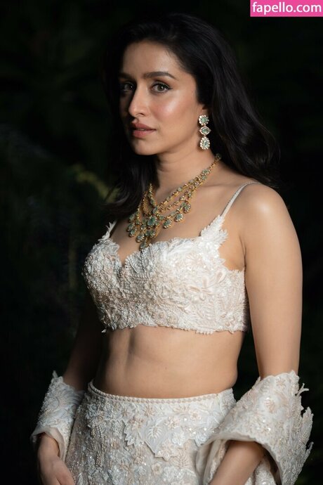 Naakte gelekte OnlyFans-foto van Shraddha Kapoor