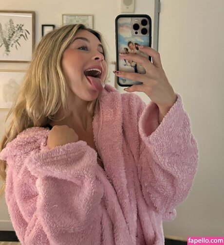 Naken läckt OnlyFans-bild av Gab Moses