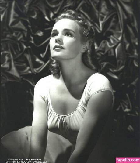 Naken läckt OnlyFans-bild av Frances Farmer