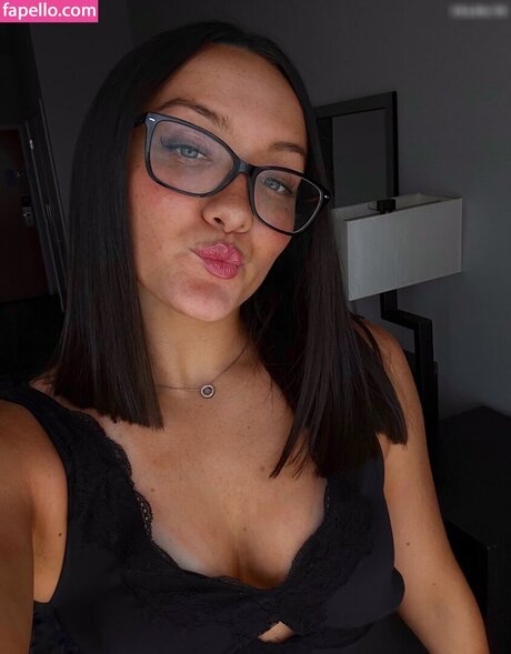 Alasti lekkinud OnlyFans-i pilt Izzy Moreno