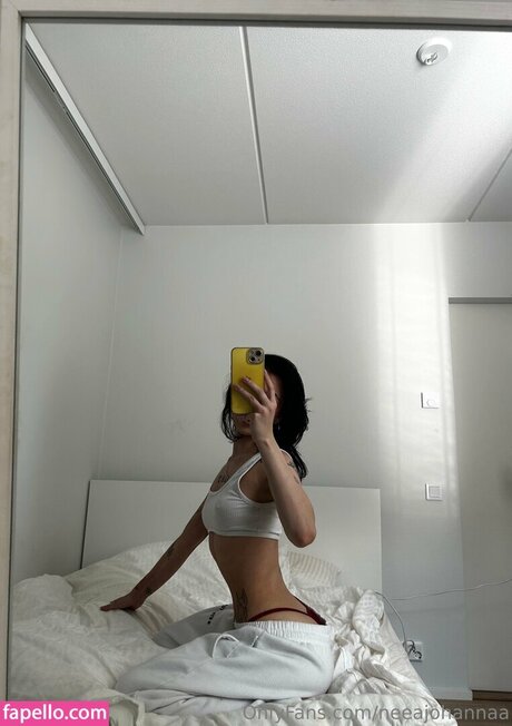 Naakte gelekte OnlyFans-foto van Neea Kuosmanen