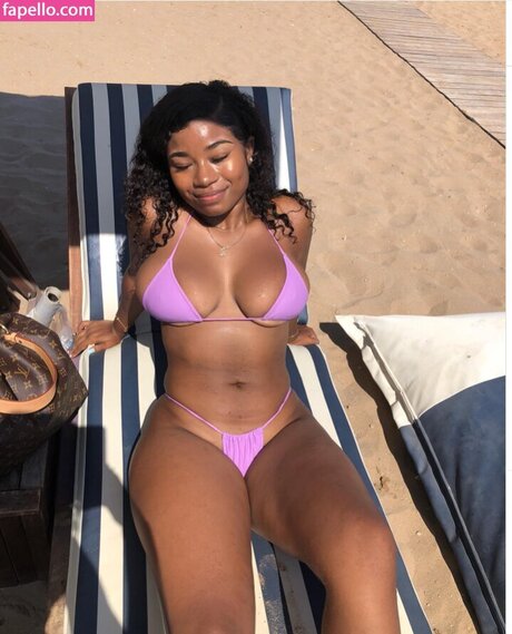 Photo nue de fuite OnlyFans de Kurlykyy