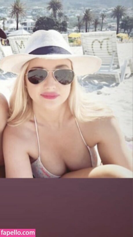 Naken läckt OnlyFans-bild av Amber Koltzow Bastick
