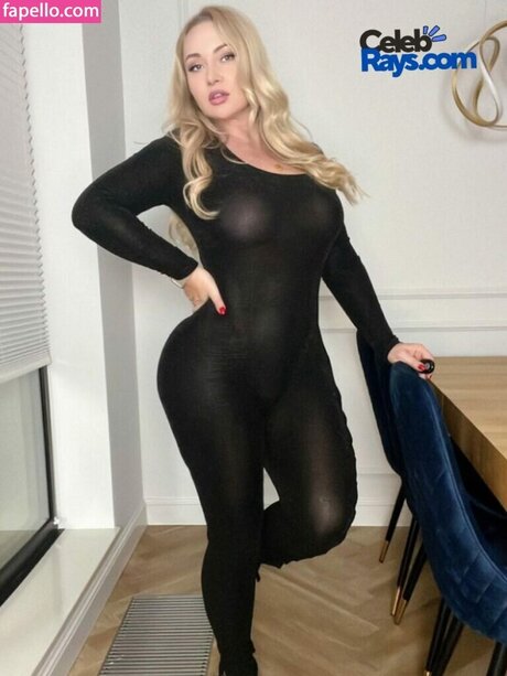 Naken läckt OnlyFans-bild av Stylebyanna