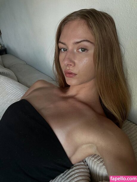 Alaston vuotanut OnlyFans-kuva Keira Lhotan