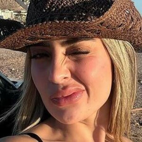 Naakte gelekte OnlyFans-foto van Reyna Rivera