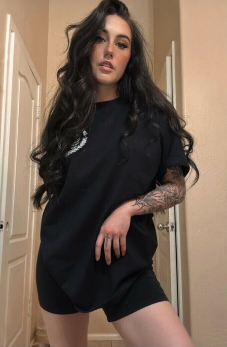 Alaston vuotanut OnlyFans-kuva Falconrose