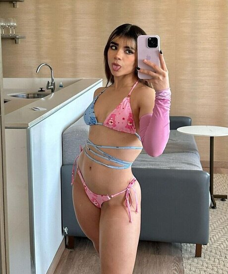 Naken läckt OnlyFans-bild av Alanalarana