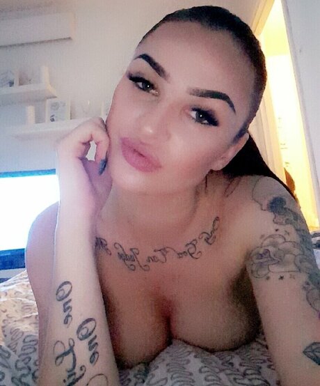 Обнаженная фотография утечки OnlyFans от Laine Bruce