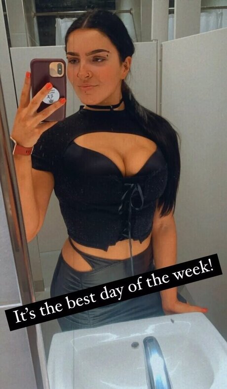 Naakte gelekte OnlyFans-foto van Persia Pirotta