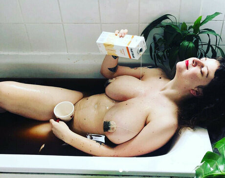 Alaston vuotanut OnlyFans-kuva Lolamilk