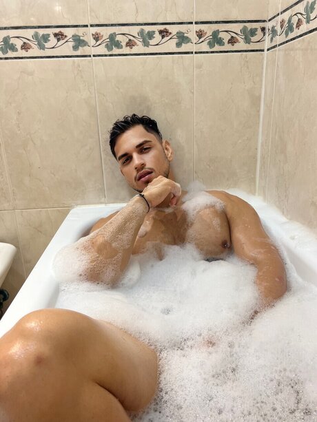 Alaston vuotanut OnlyFans-kuva Alex Sallvadore