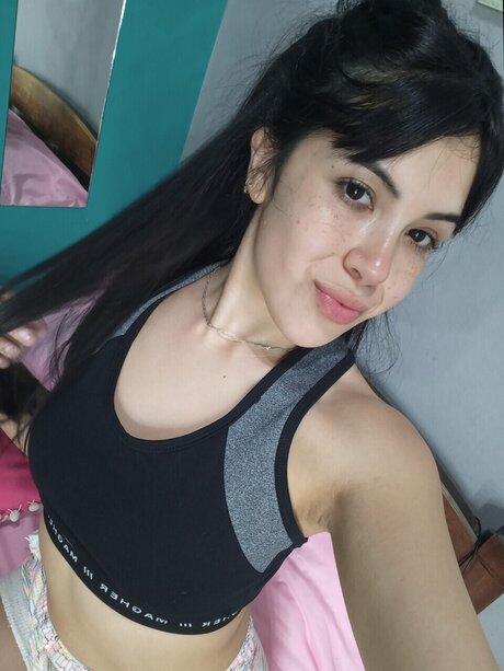 Naakte gelekte OnlyFans-foto van C I N T H I A